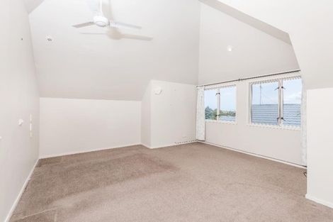 Photo of property in 17 Highwood Grove, Torbay, Auckland, 0630