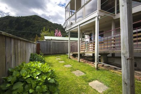 Photo of property in 73 Devon Street, Picton, 7220
