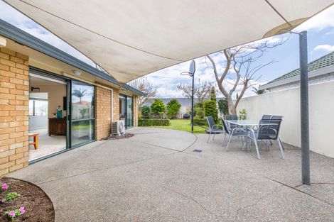 Photo of property in 27 Suncrest Drive, West Harbour, Auckland, 0618
