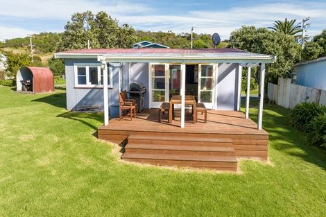 Photo of property in 47 Pinedale Crescent, Riversdale Beach, Masterton, 5872