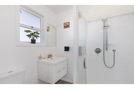 Photo of property in 1/412 East Coast Road, Sunnynook, Auckland, 0630