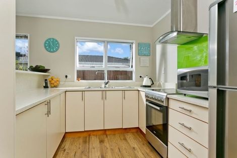 Photo of property in 2/1 Caribbean Drive, Unsworth Heights, Auckland, 0632