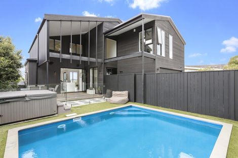 Photo of property in 25 Waimana Avenue, Northcote Point, Auckland, 0627