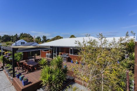 Photo of property in 32 Park Terrace, Waikuku Beach, 7473