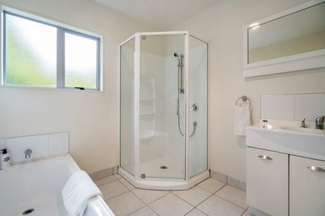 Photo of property in 2/22 Valley Road, Browns Bay, Auckland, 0630