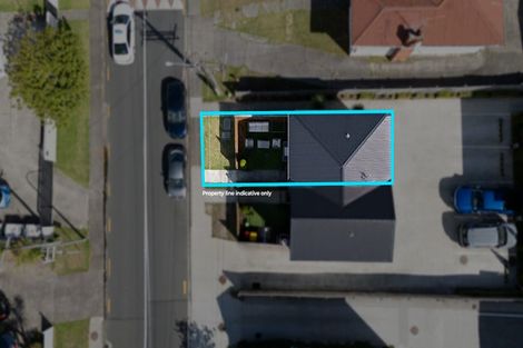 Photo of property in 2/83 Vodanovich Road, Te Atatu South, Auckland, 0610