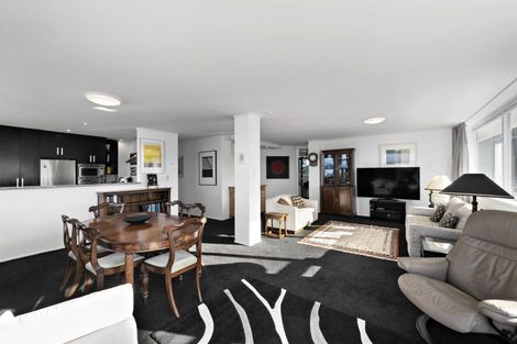 Photo of property in Clifton Towers, 202 Oriental Parade, Oriental Bay, Wellington, 6011