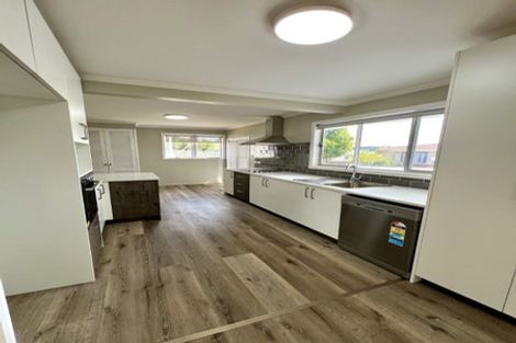 Photo of property in 5 Lex Avenue, Green Bay, Auckland, 0604