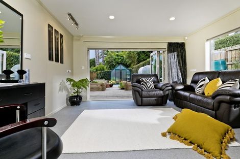 Photo of property in 14 Waipuia Place, Greenhithe, Auckland, 0632