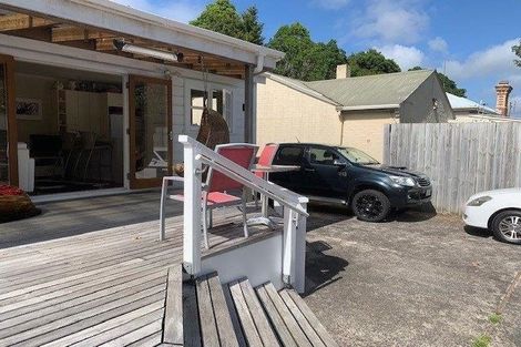 Photo of property in 19 Richmond Road, Brixton, New Plymouth, 4373