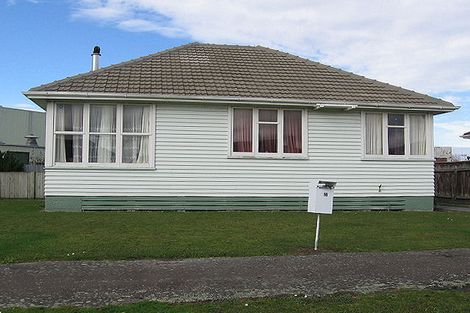 Photo of property in 16 Bristol Crescent, Roslyn, Palmerston North, 4414
