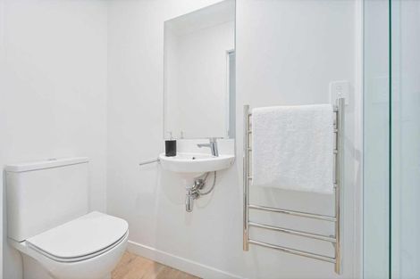 Photo of property in 5/5 Peachgrove Road, Te Atatu Peninsula, Auckland, 0610