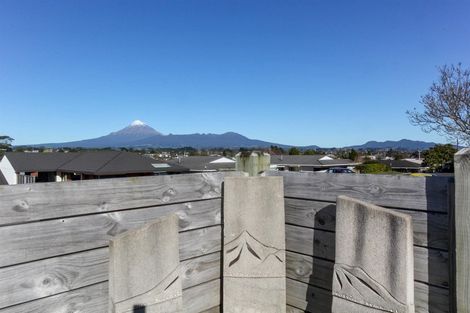 Photo of property in 13 Sandel Rise, Merrilands, New Plymouth, 4312