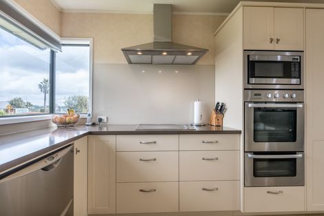 Photo of property in 27 Suncrest Drive, West Harbour, Auckland, 0618