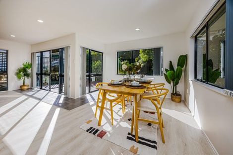 Photo of property in 99a Redoubt Road, Goodwood Heights, Auckland, 2105