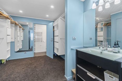 Photo of property in 43 Messenger Terrace, Oakura, 4314