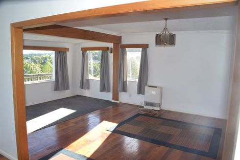 Photo of property in 5 Poto Road, Normandale, Lower Hutt, 5010