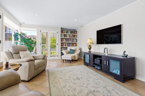 Photo of property in 31 Milford Road, Milford, Auckland, 0620