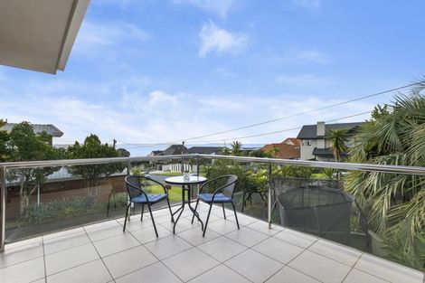 Photo of property in 1/130 Churchill Road, Rothesay Bay, Auckland, 0630