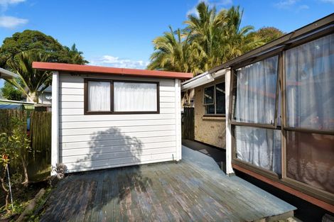 Photo of property in 2/15 Larissa Avenue, Henderson, Auckland, 0610