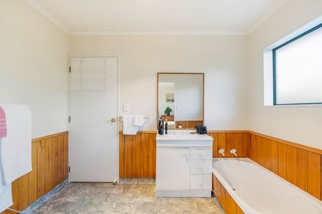 Photo of property in 8a Chilton Drive, Paraparaumu, 5032