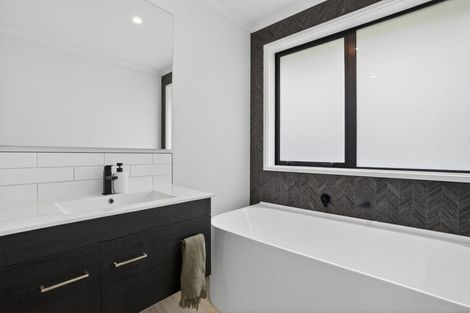 Photo of property in 4 Porokaiwhiri Avenue, Helensville, 0800