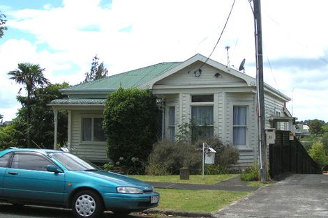 Photo of property in 33 Waimana Avenue, Northcote Point, Auckland, 0627
