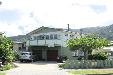 Photo of property in 7 Omaha Grove, Totara Park, Upper Hutt, 5018