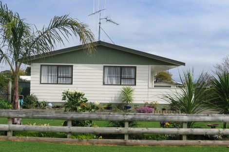 Photo of property in 25 West Crescent, Te Puru, Thames, 3575