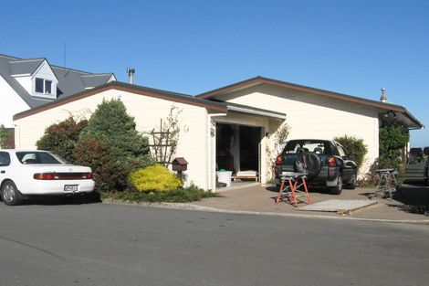 Photo of property in 2/13 Mcmanaway Grove, Stokes Valley, Lower Hutt, 5019