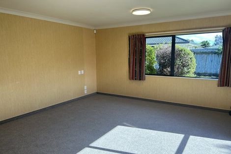 Photo of property in 64 Guildford Drive, Paraparaumu, 5032
