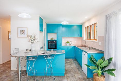 Photo of property in 17 Chilton Grove, Hokowhitu, Palmerston North, 4410