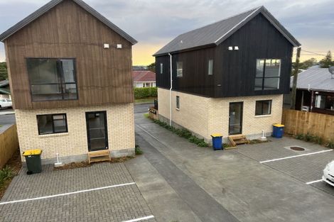 Photo of property in 3/11 Karamu Street, Te Atatu Peninsula, Auckland, 0610