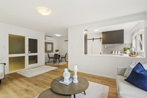 Photo of property in 2/16 Rangitoto Terrace, Milford, Auckland, 0620