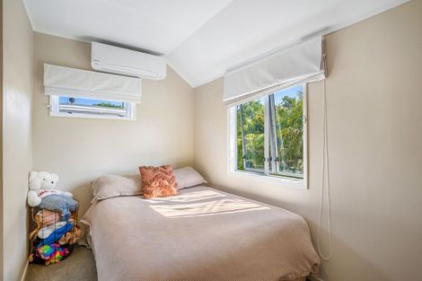 Photo of property in 1/2 Heathcote Road, Castor Bay, Auckland, 0620