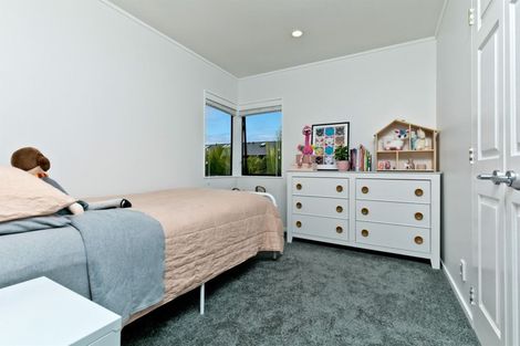 Photo of property in 1 Birchwood Grove, Greenhithe, Auckland, 0632