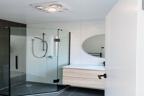 Photo of property in 40 Taikura Avenue, Red Beach, 0932