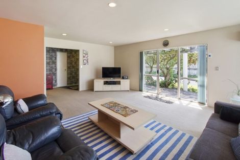 Photo of property in 21 Gardone Terrace, Conifer Grove, Takanini, 2112