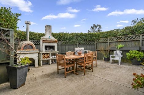 Photo of property in 1 Guildford Place, Bethlehem, Tauranga, 3110