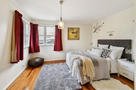Photo of property in 16 Penruddocke Road, Half Moon Bay, Auckland, 2012