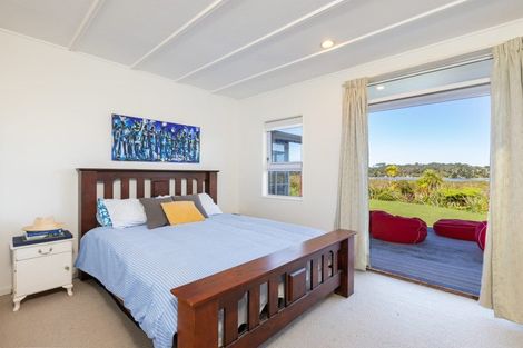 Photo of property in 70 Molesworth Drive, Mangawhai, 0505