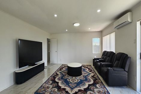 Photo of property in 28 Robert Ross Place, Clendon Park, Auckland, 2103