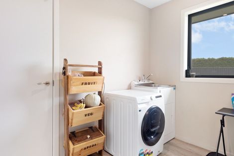 Photo of property in 11 Tui Place, Edendale, Wyndham, 9893