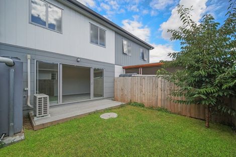 Photo of property in 2/70 Clevedon Road, Papakura, 2110