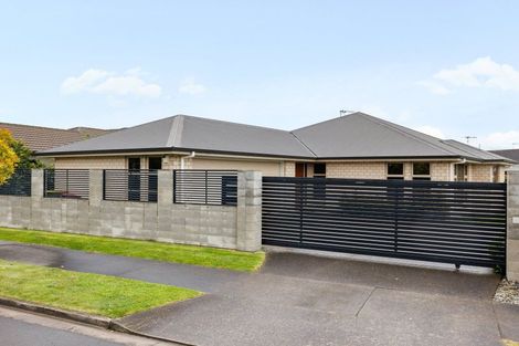 Photo of property in 18 Gibbston Close, Huntington, Hamilton, 3210