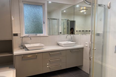 Photo of property in 25 Hutchinsons Road, Bucklands Beach, Auckland, 2014