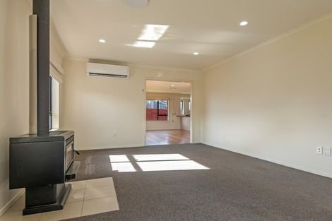 Photo of property in 8 Sorrento Place, Kelvin Grove, Palmerston North, 4414