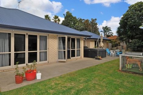 Photo of property in 5 Ernest Shackleton Place, Waiuku, 2123