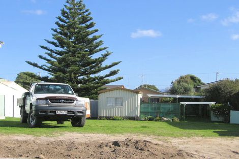 Photo of property in 102 Karewa Parade, Papamoa Beach, Papamoa, 3118