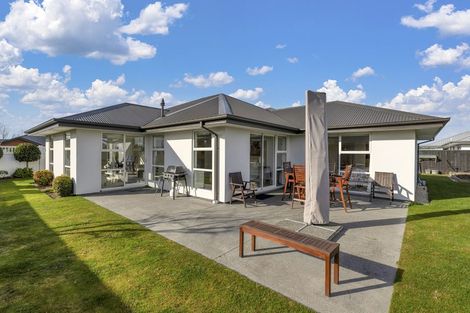 Photo of property in 12 Lewis Close, Rangiora, 7400